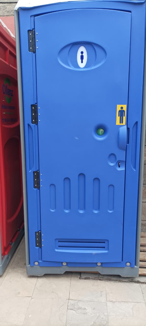 Ollanz mobile restroom unit